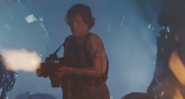 File:Ripley firing Pulse Rifle.jpg