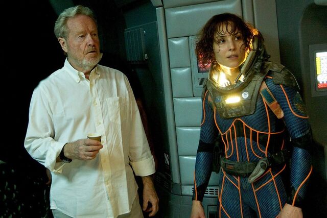File:Ridley-scott-noomi-rapace-prometheus-2.jpg