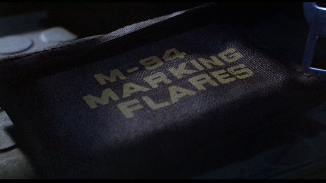 File:M-94 Marking Flares pouch.jpg