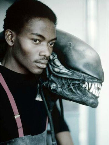 File:Bolaji-Badejo-alien-01.jpg
