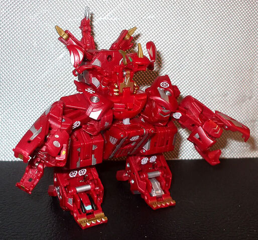 Archivo:Maxus Dragonoid Combinato.jpg