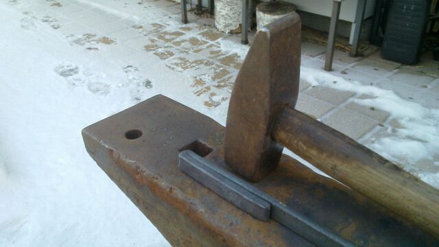 File:Forging the claw - method 2 - 02.jpg