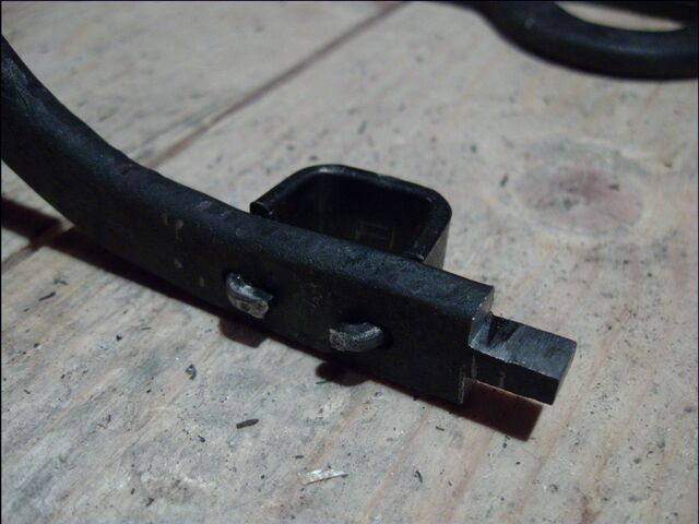File:Attaching pi-brackets to field-frame bars - 03.jpg
