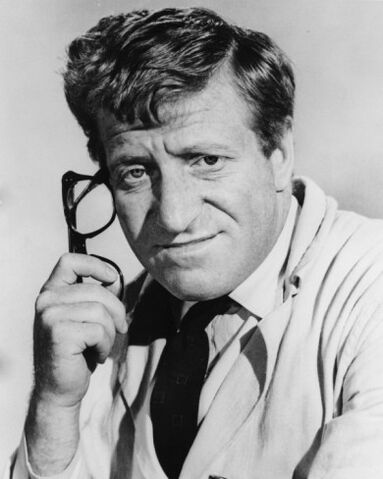 File:Clive-revill.jpg
