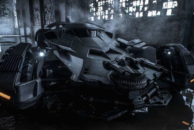 Arquivo:Bat-movel-oficial-10Set2014.jpg