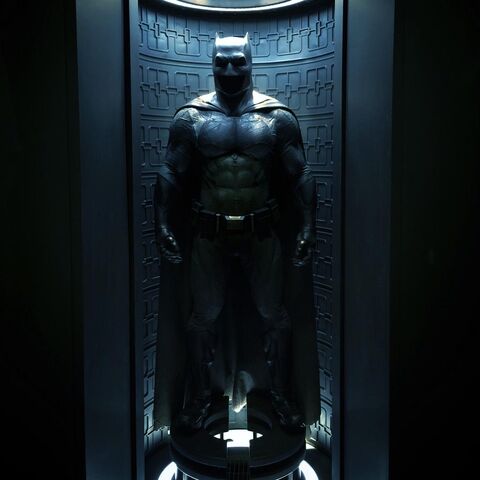 File:Batman batsuit-BvS.jpeg