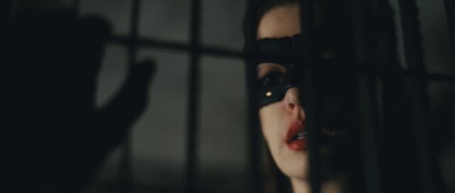 Archivo:Anne-hathaway-as-catwoman-in-the-dark-knight.jpg