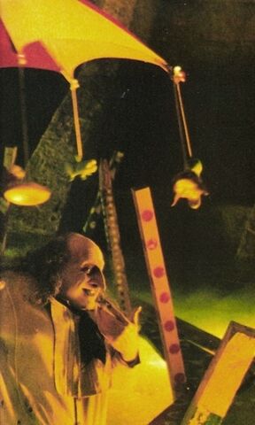 File:Penguin creeps.jpg