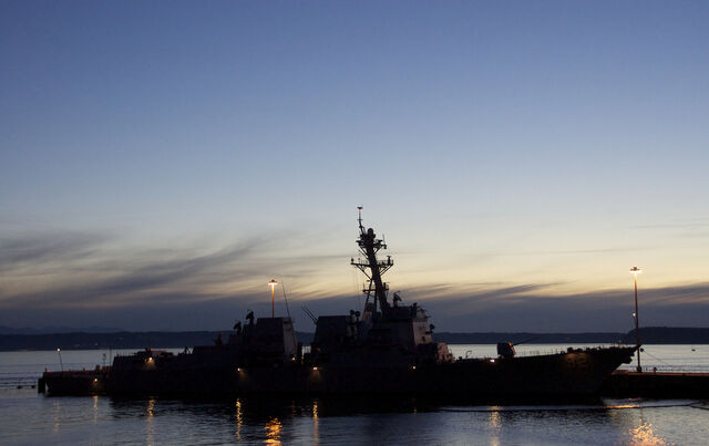 File:USS Momsen (DDG 92).jpg