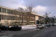 Freie Universität Berlin Henry-Ford-Bau im Winter 01-2005.jpg