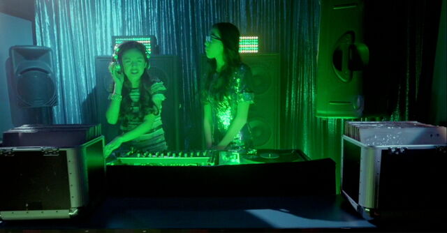 File:Paige at the turntables.jpg
