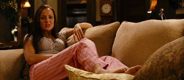 File:Lauren-Hannon-crystal-lowe-24277144-853-480fd.jpg
