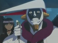 Nemu viendo a Mayuri, como sacrifica a sus subordinados.