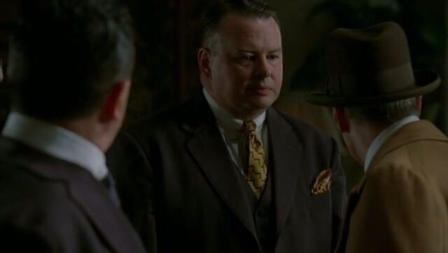 File:Traymore Hotel Concierge.jpg