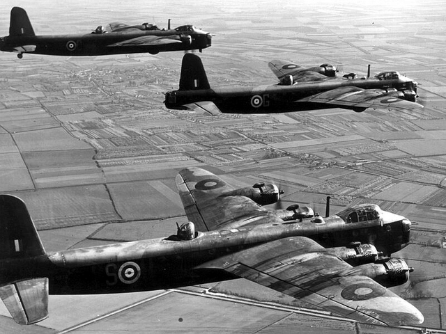 File:Short-stirling-bomber-02.png