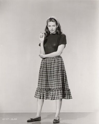 File:Yvonne De Carlo.jpg