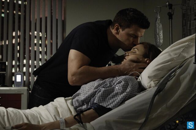 Bestand:Bones TheShotInTheDark scene24-0428--1 FULL.jpg