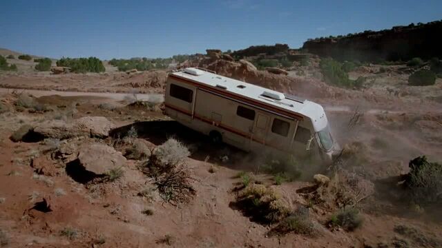 File:1x01 - Crashed RV.jpg