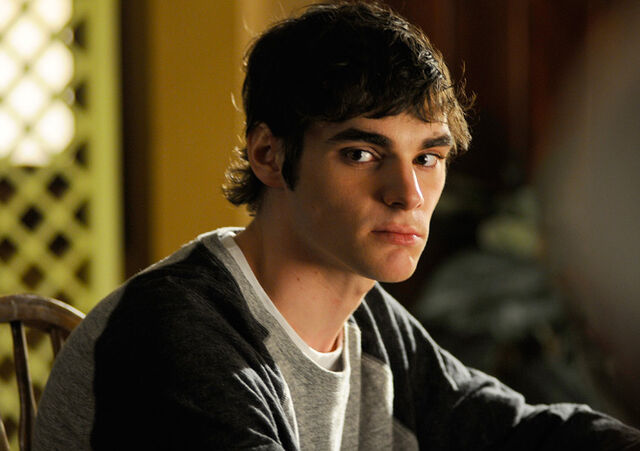 File:Episode-6-walter-white-jr.jpg