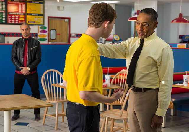 File:Better-call-saul-episode-304-gus-esposito-2-935.jpg