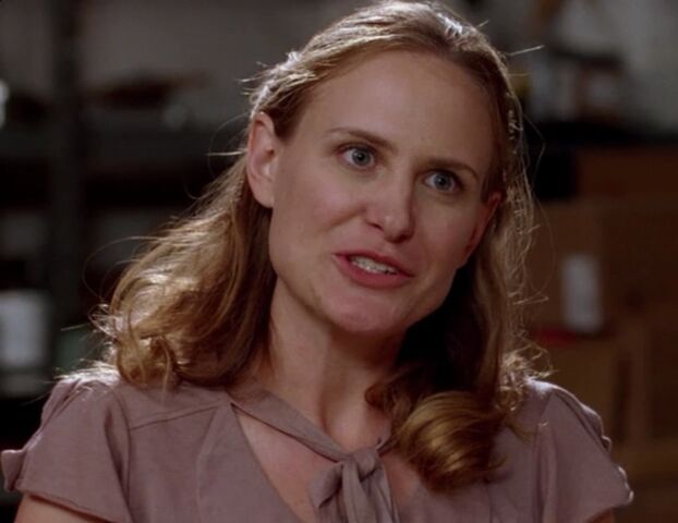File:SecondBenekeEmployee2x11.jpg