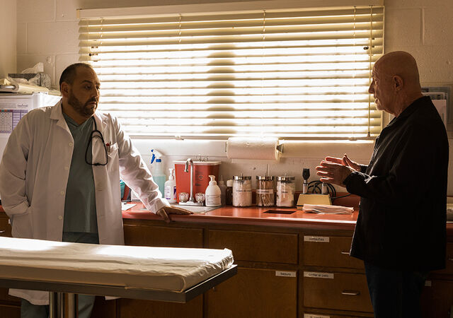 File:Better-call-saul-episode-303-mike-banks-2-935.jpg