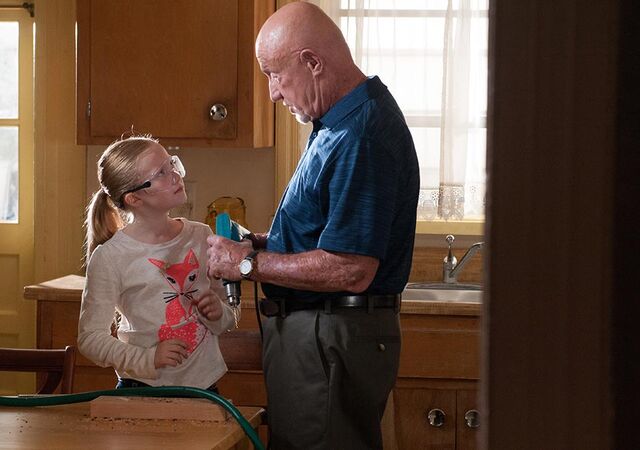 File:Better-call-saul-episode-208-mike-banks-935.jpg