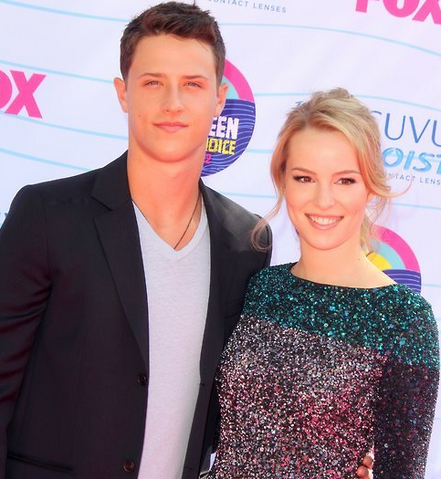 Archivo:BridgitAndShane (9).png