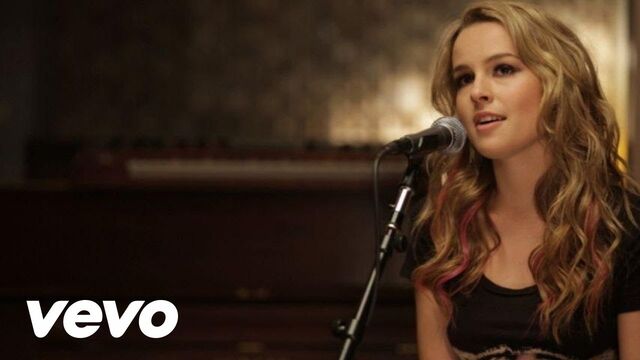 Archivo:LWTUSGAcousticVEVO.jpg
