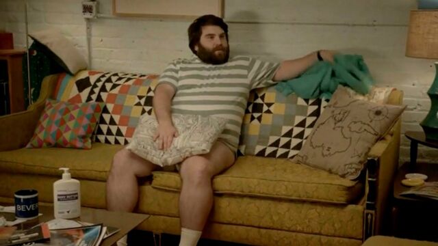 File:Bevers-couch.jpg