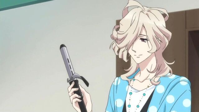 File:Louis and curling iron.jpg