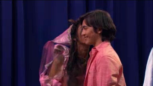 File:Cheekkiss.jpg