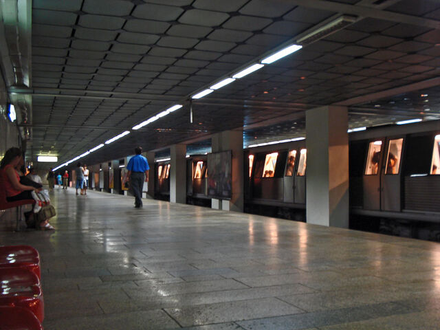 Fișier:Metrou Izvor.jpg