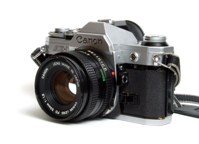 File:Canon AE-1 02.jpg