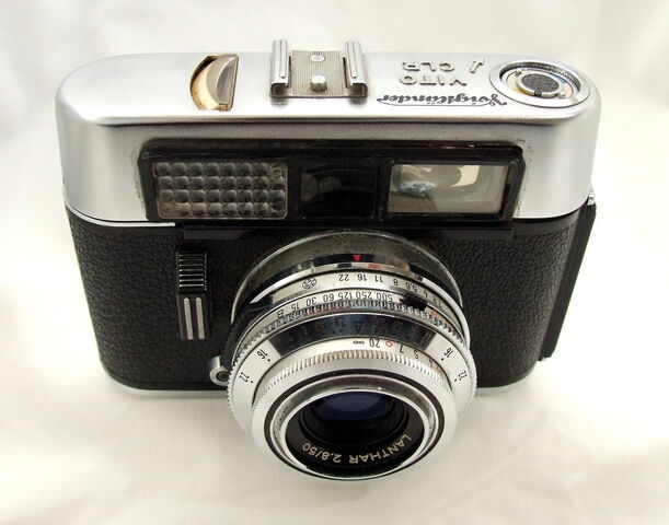 File:Voigtlander Vito CLR .jpg
