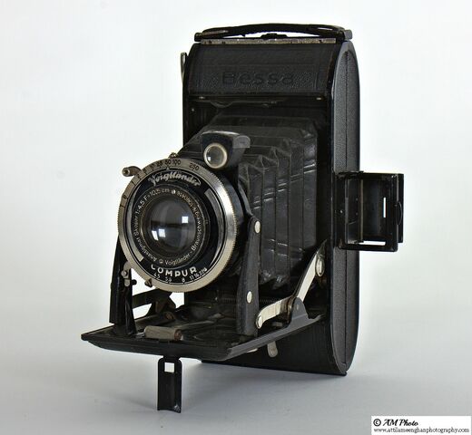 File:Voigtlander bessa.jpg
