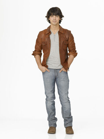 File:Camp-rock-2-promroshot-shane-grey-20503355-900-1202.jpg