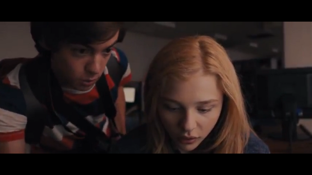 File:Freddy Showing Carrie.png