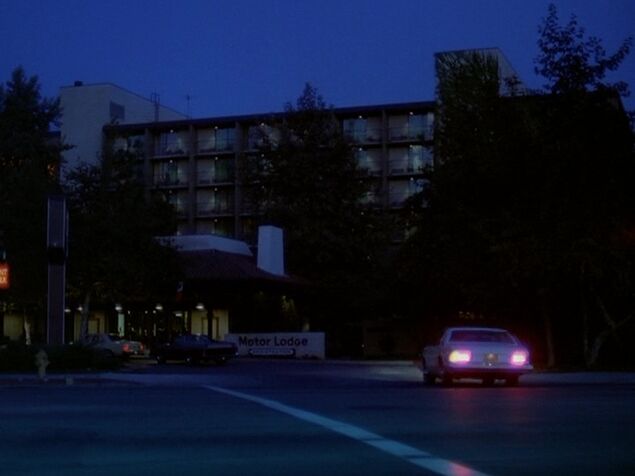 File:Calgary Hotel.jpg