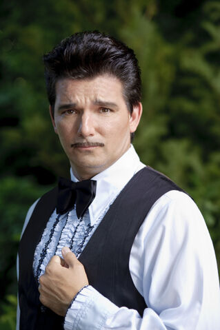 File:Butch Hartman Waiter.jpg