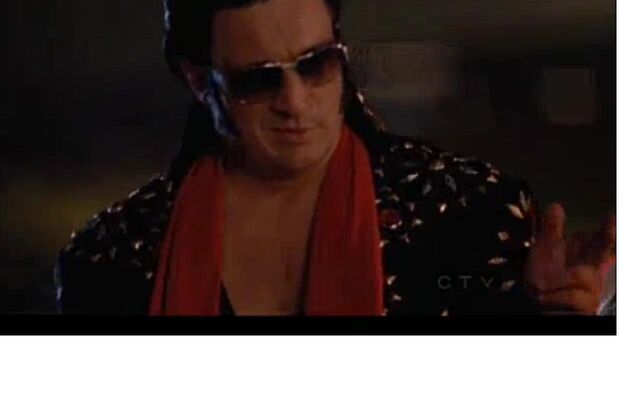 File:Castle dressed as Elvis.jpg