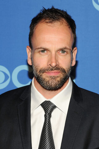 File:Jonny Lee Miller 2013-05-15.jpg