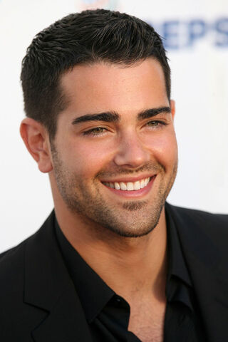 File:Jesse+Metcalfe+2009+ALMA+Awards+Arrivals+kmZjZ9n4U5Rl.jpg