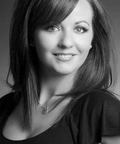 File:Lisa-kelly-celtic-woman-br.jpg