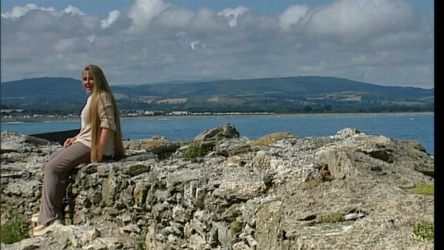 File:Chloë in the bay.jpg