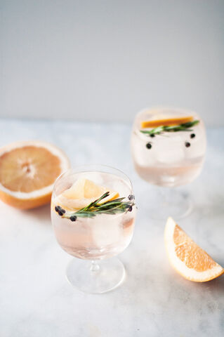 File:Elderflower gin and tonic.jpg