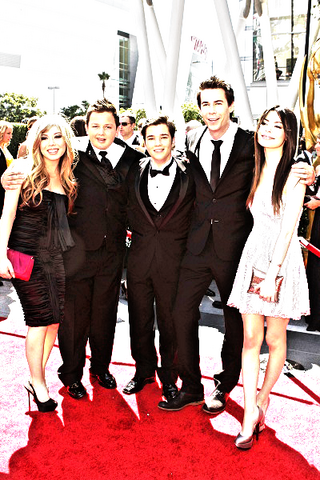 File:ICarly crew.png