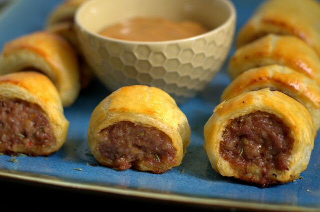 File:Sausagerolls.jpg