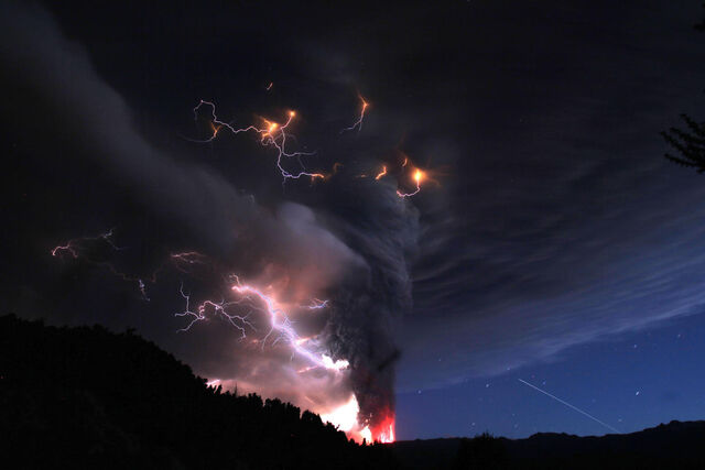 File:Lightning volcano.jpg