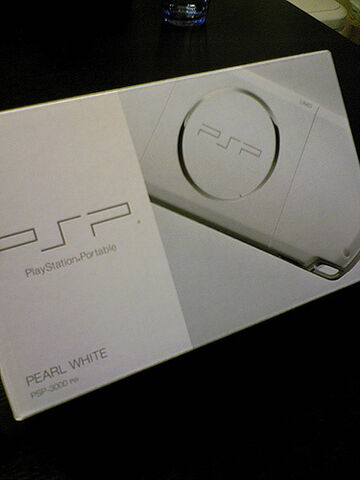 File:PSP-3000PW 箱.jpg